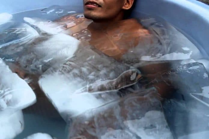 viral_mandi_es_di_tengah_cuaca_panas_bahaya_atau_tidak