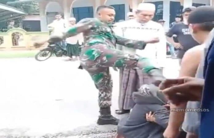 viral_oknum_tni_tendang_warga_di_dekat_asrama_yonif_121mk