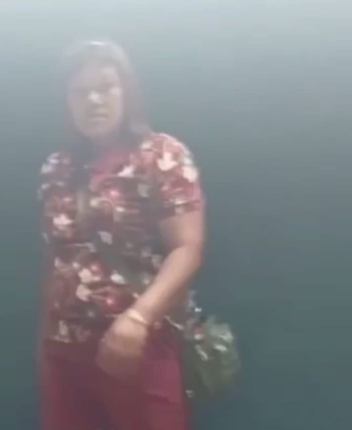 viral_terlibat_keributan_seorang_wanita_ngamuk_dan_menenteng_parang_di_jembatan_lae_pendaroh_dairi
