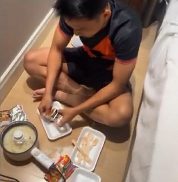 viral_timnas_indonesia_makan_mi_instan_selama_tc_di_turki