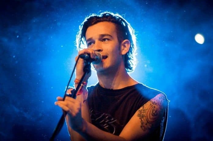vokalis_matty_healy_the_1975_lockdown_membuat_dirinya_seperti_ini