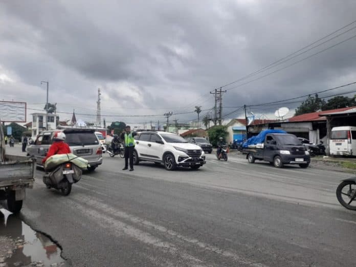 volume_kendaraan_pada_hari_ketiga_mudik_nataru_meningkat_di_siantar