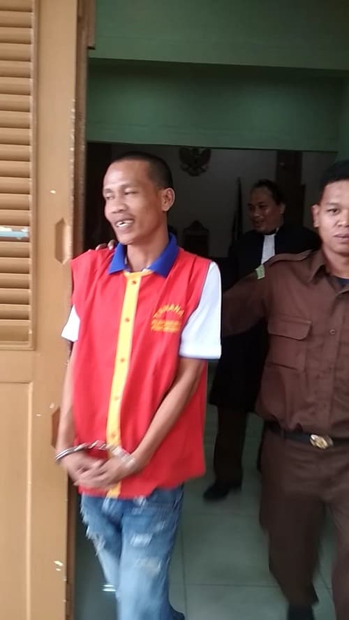 vonis_dibawah_tuntutan_penganiaya_anak_ini_tersenyum