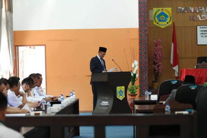 wabub_sampaikan_nota_pengantar_lkpj_bupati_pakpak_bharat_tahun_anggaran_2022