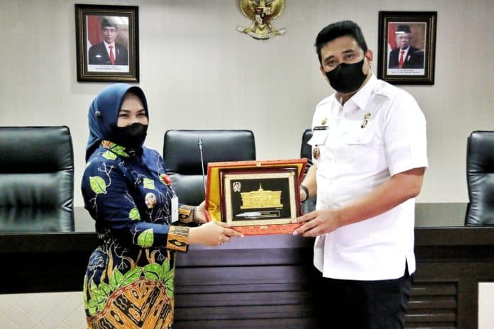 wabup_blora_tertarik_sistem_e_parkir_pemko_medan