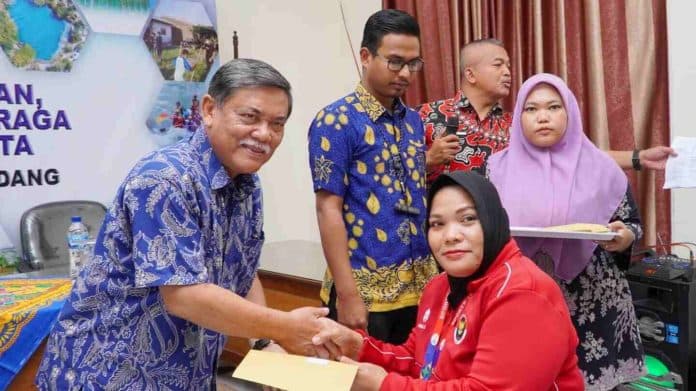 wabup_deli_serdang_beri_apresiasi_peraih_medali_asean_para_games_kamboja_2023