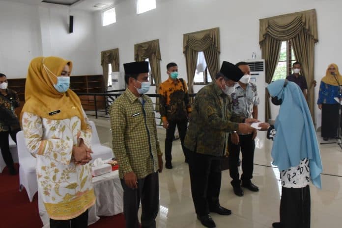 wabup_deli_serdang_lepas_kafilah_stqh_ke_xvii_tingkat_provsu