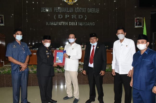 wabup_deli_serdang_sampaikan_ranperda_pertanggungjawaban_apbd_ta_2020