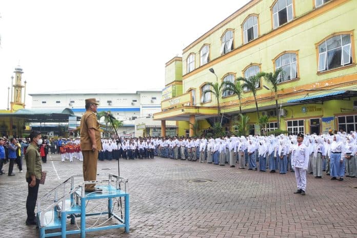 wabup_deli_serdang_siswa_berprestasi_bisa_jadi_pemimpin_di_masa_depan