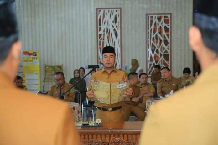 wabup_labura_lantik_sejumlah_pejabat_ptp_dan_administrator
