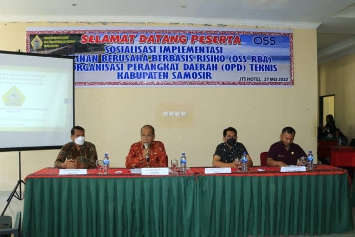 wabup_samosir_buka_sosialisasi_implementasi_perizinan_berusaha_berbasis_risiko
