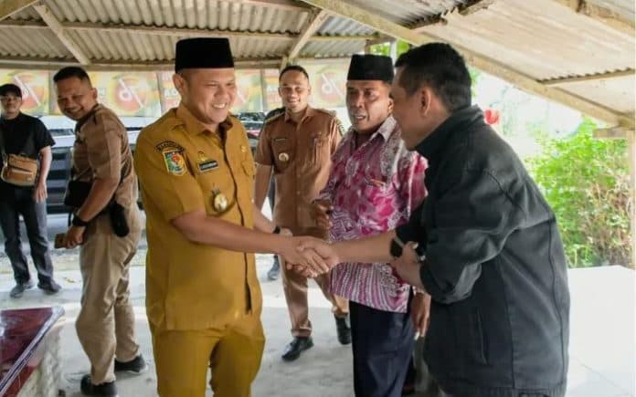 wabup_sergai_janji_lanjutkan_pengaspalan_hingga_ke_simpang_suka_beras