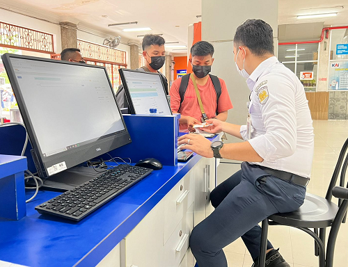 wajib_booster_naik_kereta_api_di_medan_pelanggan_turun_35