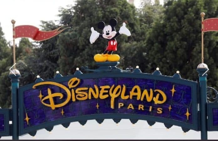 wajib_masker_ketika_disneyland_paris_dibuka_kembali