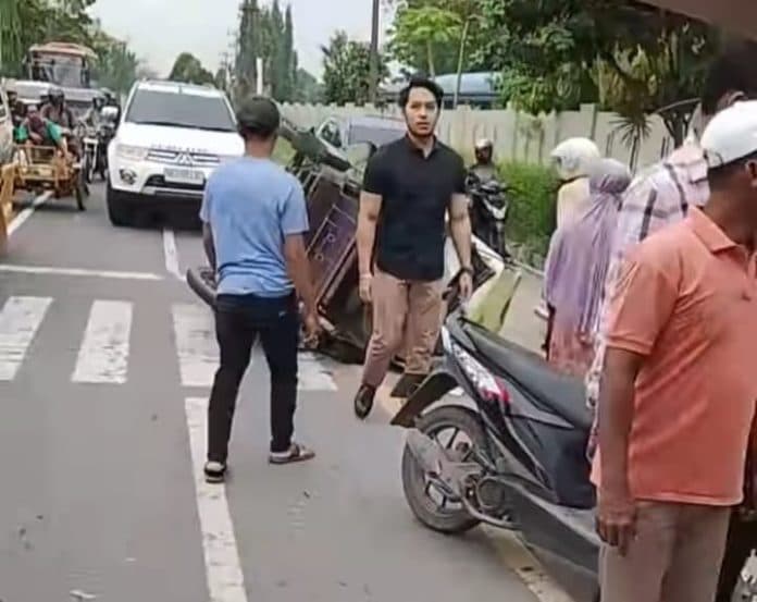 wak_becak_pingsan_diseruduk_mobil_di_tanjung_morawa