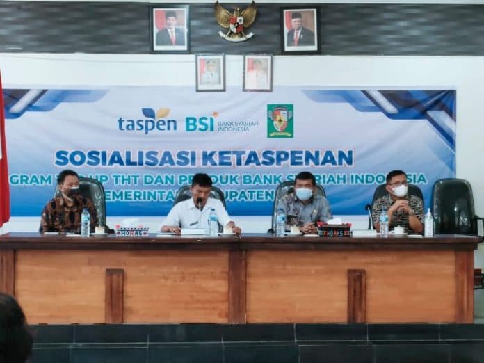 wakil_bupati_toba_buka_sosialisasi_program_top_up_tunjangan_hari_tua_pt_taspen