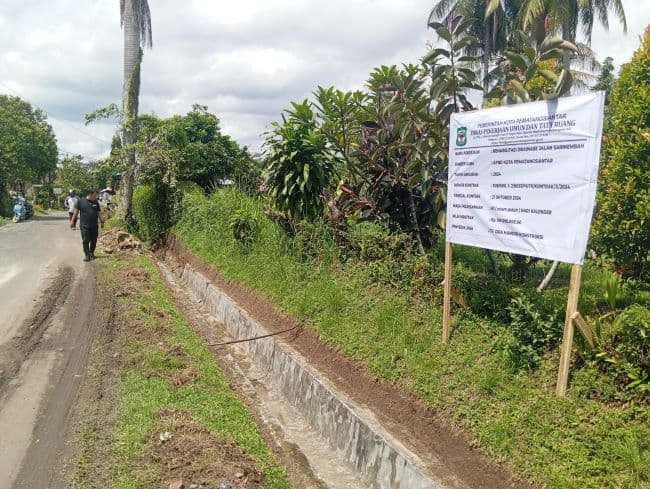 wakil_ketua_dprd_siantar_soroti_proyek_drainase_sarinembah