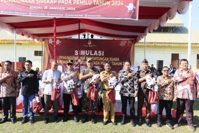 wali_kota_binjai_ikuti_simulasi_pemungutan_dan_penghitungan_suara_pemilu