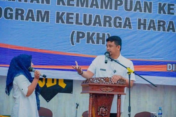 wali_kota_bobby_ingatkan_warga_gunakan_bantuan_untuk_keperluan_bukan_aset_konsumtif