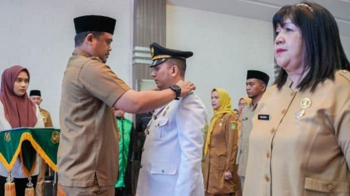 wali_kota_bobby_nasution_lantik_54_pejabat_administratif_hingga_kecamatan