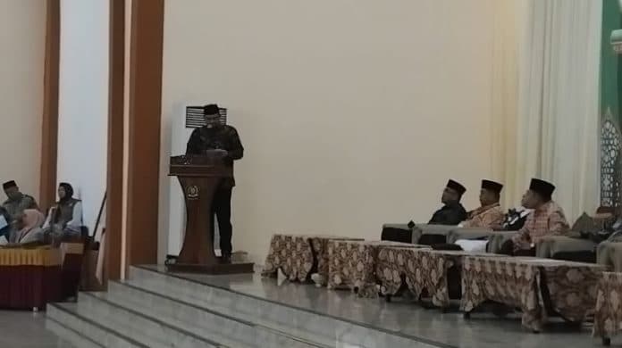 wali_kota_bobby_nasution_lepas_356_jemaah_calhaj_kloter_4_embarkasi_medan