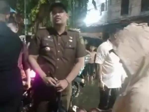 wali_kota_bobby_nasution_tinjau_banjir_di_jalan_gatot_subroto
