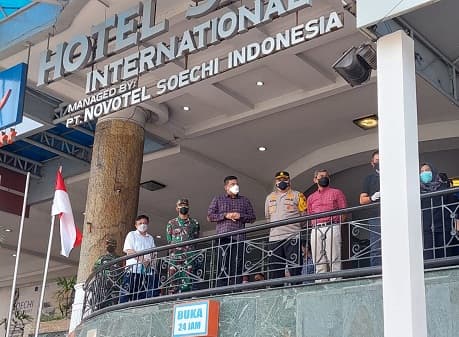 wali_kota_medan_perintahkan_camat_proaktif_antarkan_warga_positif_covid_19_ke_isoter