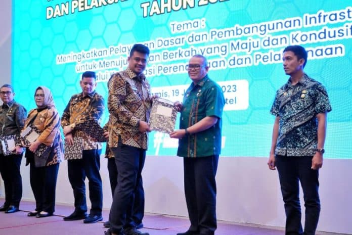 wali_kota_medan_tidak_ingin_ancaman_resesi_menghambat_target_pembangunan_di_tahun_2023