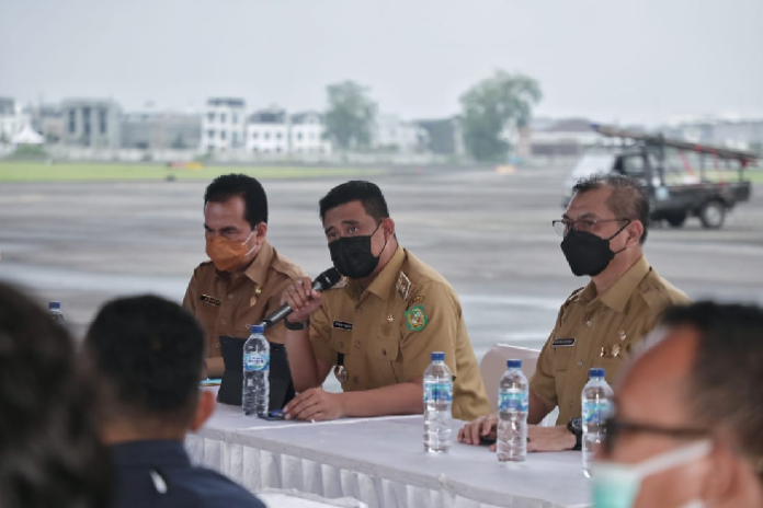 wali_kota_medan_tinjau_persiapan_akhir_pelaksanaan_vaksinasi_drive_thru