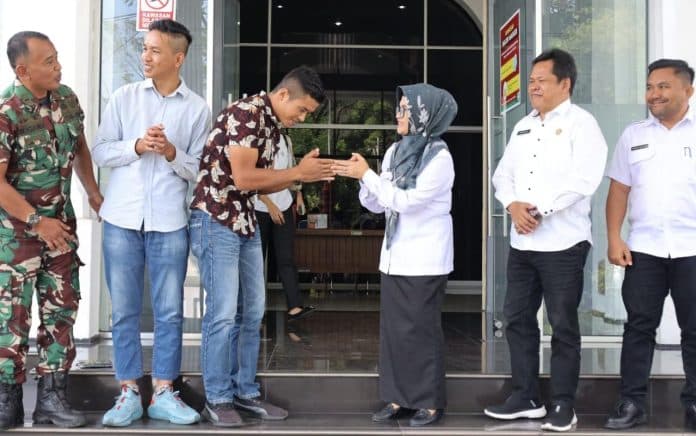 wali_kota_siantar_berangkatkan_atlet_pssc_ke_ajang_one_pride_mma