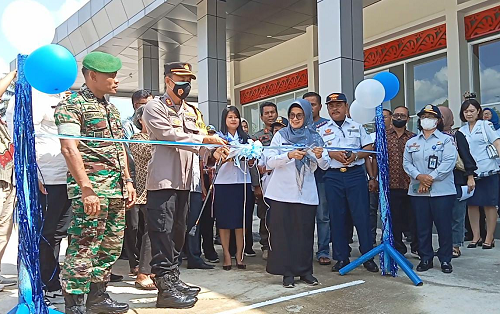 wali_kota_siantar_gunting_pita_penempatan_angkutan_di_terminal_tanjung_pinggir