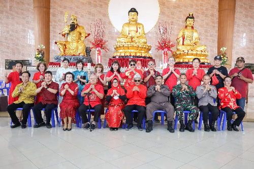 wali_kota_siantar_hadiri_perayaan_imlek_di_vihara_siantar