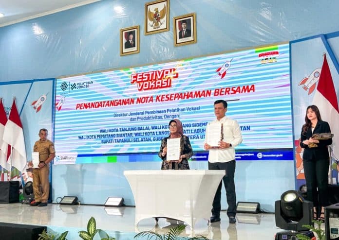 wali_kota_siantar_menandatangani_mou_peningkatan_kompetensi_pokmas