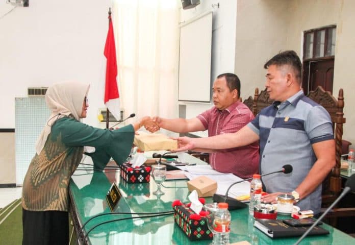 wali_kota_siantar_sampaikan_pengantar_nota_rancangan_p_apbd_2022