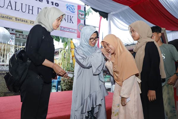 wali_kota_siantar_santuni_anak_yatim_di_pesanggrahan_raja_sangnaualuh_damanik