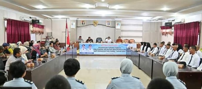 wali_kota_sibolga_berangkatkan_20_anak_yang_lulus_ke_politeknik_kelautan_pariaman_dan_dumai