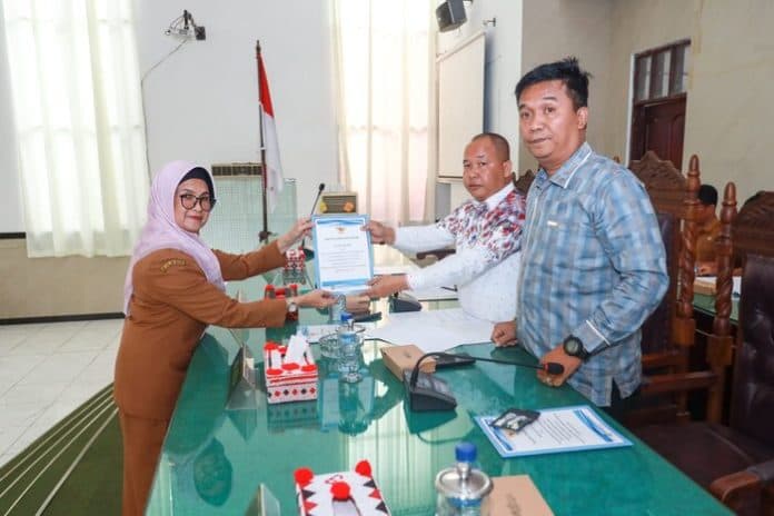 wali_kota_susanti_dewayani_sampaikan_kua_ppas_apbd_anggaran_2024_ke_dprd_pematang_siantar