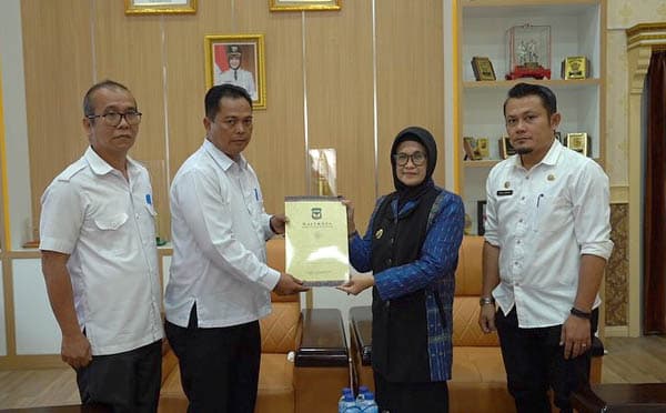 wali_kota_susanti_tunjuk_arianto_jadi_plt_dirut_perumda_tirtauli