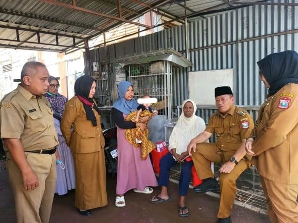 wali_kota_tanjungbalai_bantu_anak_penderita_marasmus_kwashiorkor_malnutrisi