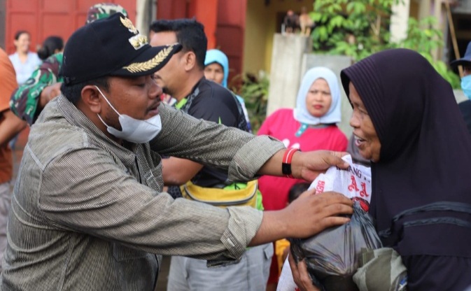 wali_kota_tanjungbalai_salurkan_bantuan_kepada_warga_terdampak_banjir_di_dua_kecamatan