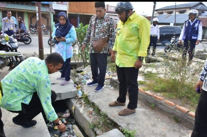 wali_kota_tanjungbalai_tinjau_pengerukan_drainase
