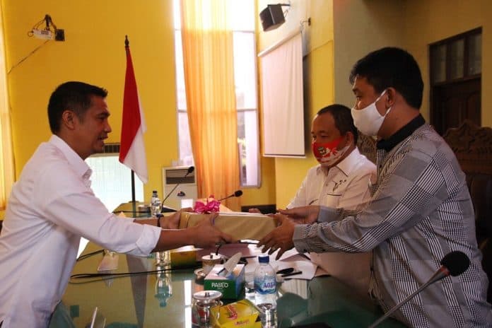 walikota_siantar_serahkan_rp_apbd_2020_ke_dprd