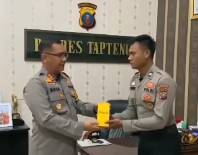walpri_bersiaga_saat_kericuhan_debat_di_pilkada_tapteng_brigadir_rizky_diapresiasi_kadiv_propam_mabes_polri