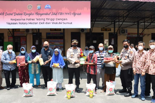 walubi_gandeng_polres_tebing_tinggi_salurkan_paket_sembako_jelang_idul_fitri