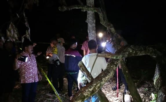 wanita_di_tapteng_ditemukan_gantung_diri_di_pohon_kuini