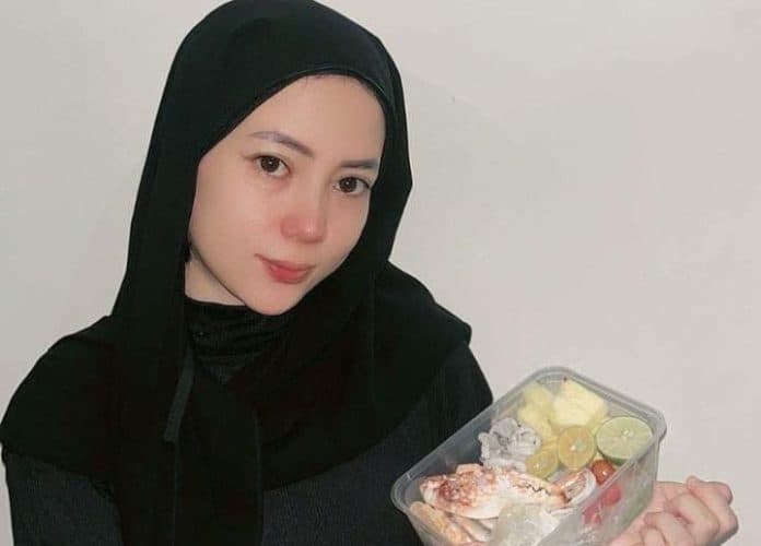 wanita_ini_raup_cuan_berawal_dari_kesukaannya_dengan_makanan_khas_thailand