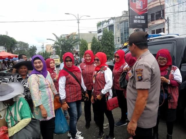 wanita_pujakesuma_medan_berbagi_dalam_jumat_barokah