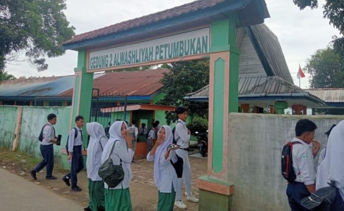 wardiksu_pertanyakan_penyaluran_proyek_disdik_deli_serdang_ke_al_washliyah