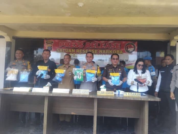 warga_aceh_bawa_6_kg_sabu_ditemukan_nelayan_ditangkap_di_asahan