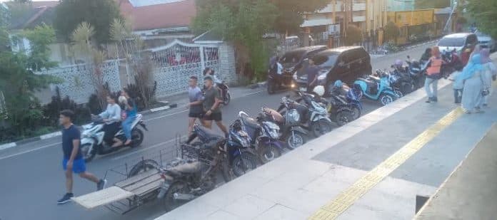 warga_antusias_olahraga_di_lapangan_sri_mersing_tebing_tinggi